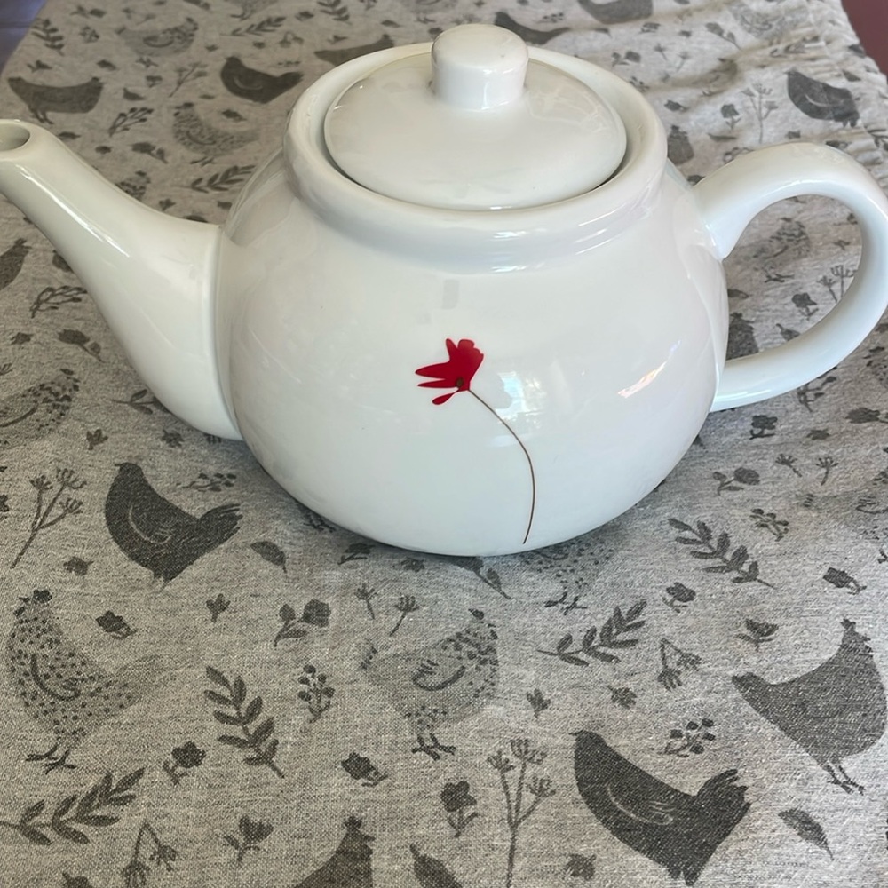 Coastal cocktails red flower teapot with cozy